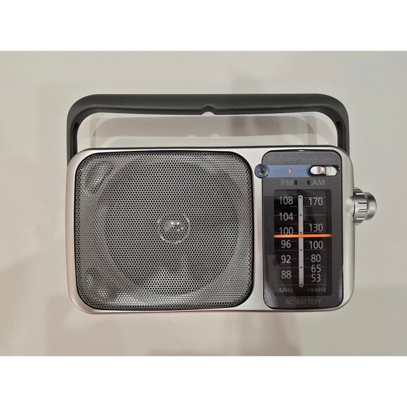 Panasonic RF-2400D AM/FM Portable Radio, Battery, AC Powered - Silver - Tested - Picture 3 of 4